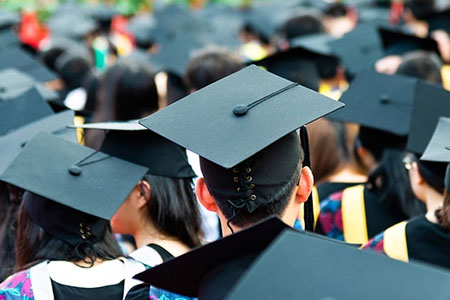 образование и карьера в Сингапуре